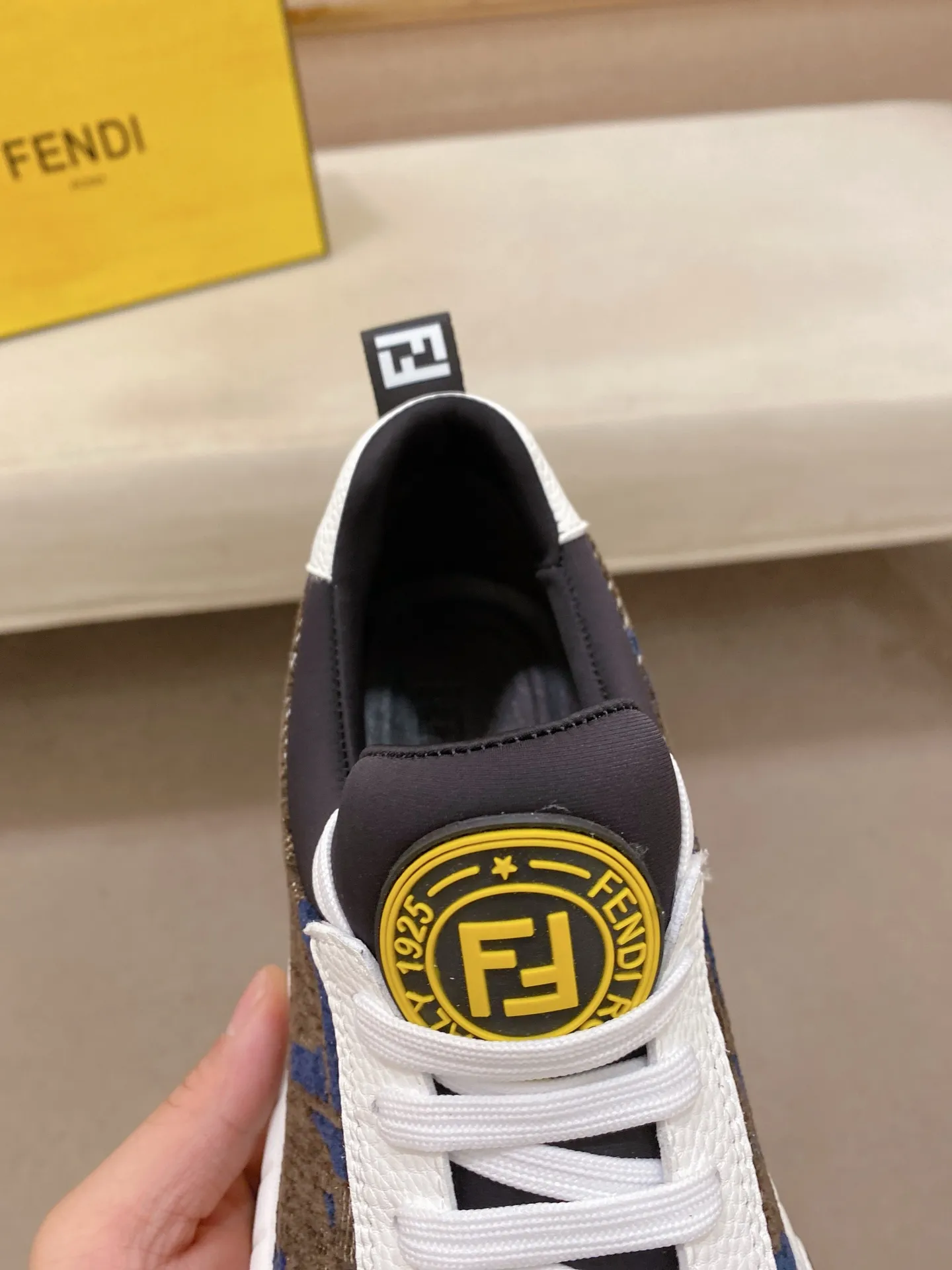 Men's men's shoes 442💰 (fendi) new style 👊🏻 upper 🇮🇹 imported cowhide fabric 🇩🇪 lining imported sheepskin lining. The original outsole is molded to highlight the identity of every man, and the upper foot is elegant and stable🚶🏻🚶🏻The high-end custom counters reproduce the original version📯No matter the wind or rain, the shoe last remains unchanged and can withstand the verification of time🔍️,🔵 Size: 38-44